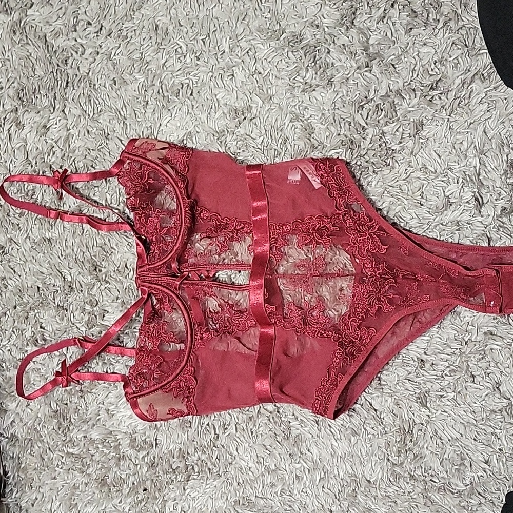 Red lingerie S